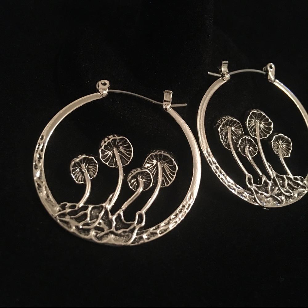 Retro Bohemian Style Silver Mushroom Hoop Earrings - Picture 3 of 6